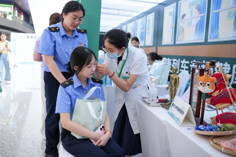 健康義診。重慶市衛(wèi)健委供圖