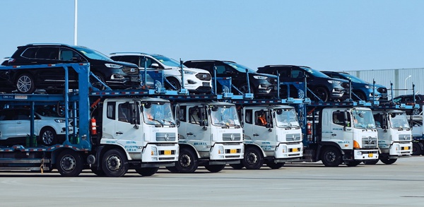 為整車發(fā)運提供物流服務。長安民生物流供圖