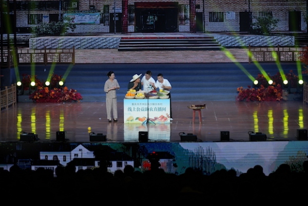 節(jié)目《“不務正業(yè)”的村支書》。李希攝