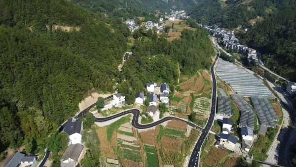 咸宜鎮(zhèn)美麗鄉(xiāng)村風(fēng)光。咸宜鎮(zhèn)供圖