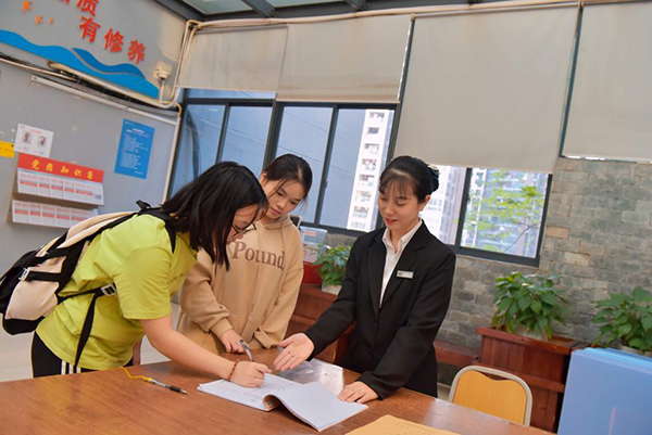 校園服務(wù)。東原仁知服務(wù)供圖