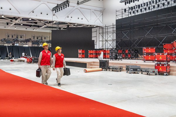 電力人員對相關(guān)場所用電安全進(jìn)行檢查。國網(wǎng)重慶永川供電公司供圖