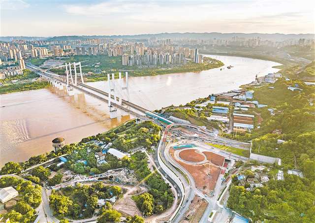 圖為7月2日，九龍坡區(qū)李家沱大橋北橋頭。