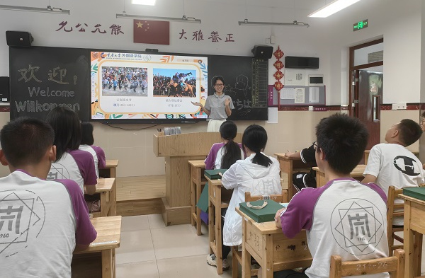 兩校共同開(kāi)啟暑期“紅巖思政”大課堂。重慶大學(xué)供圖