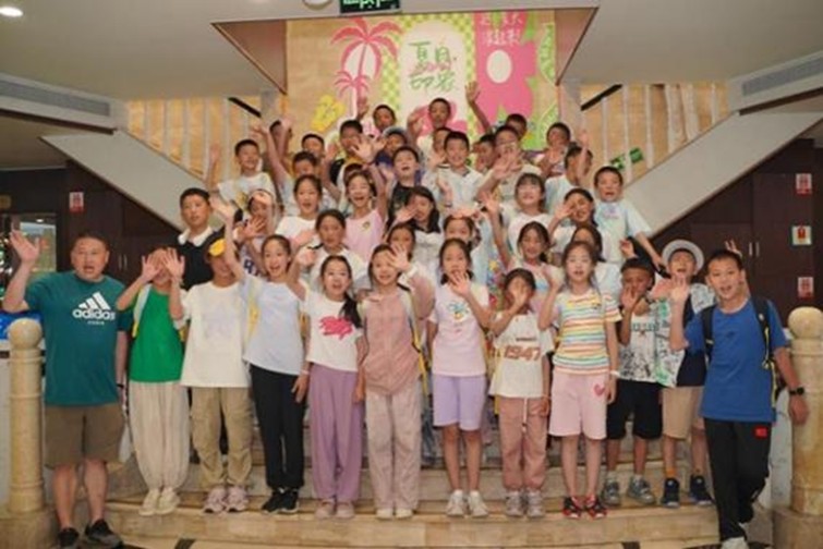 活動(dòng)合影留念。重慶市人力資源開發(fā)服務(wù)中心供圖