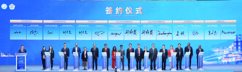簽約儀式現(xiàn)場。