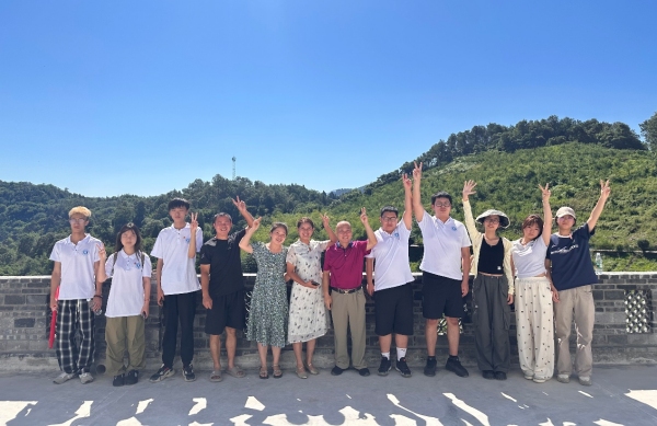 實踐團合影。重慶財經(jīng)學(xué)院供圖