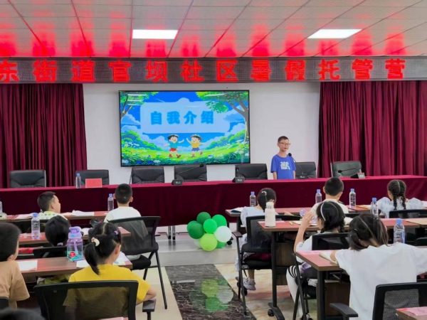 小朋友在做自我介紹。田霖攝