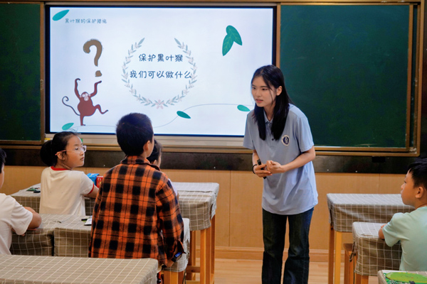 黑葉猴科普宣講。西南大學(xué)供圖