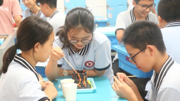 同學(xué)們實踐操作。王婕攝