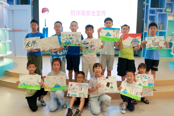 小朋友繪畫作品展示。重慶理工大學(xué)供圖