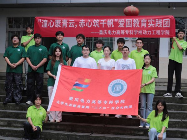 愛國教育三下鄉(xiāng)實(shí)踐團(tuán)隊(duì)走進(jìn)潼南區(qū)壽橋鎮(zhèn)。任峰攝