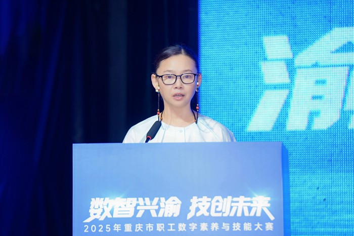 市互聯(lián)網(wǎng)界聯(lián)合會(huì)主席王茵通報(bào)大賽整體情況 周子貴/攝