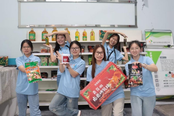 直播預熱。重慶理工大學供圖