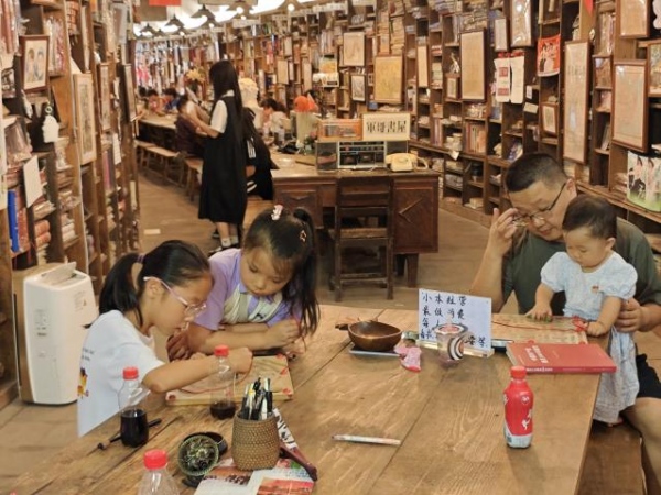 活動現(xiàn)場。重慶電力高等專科學?！笆褡选泵褡鍒F結實踐團供圖