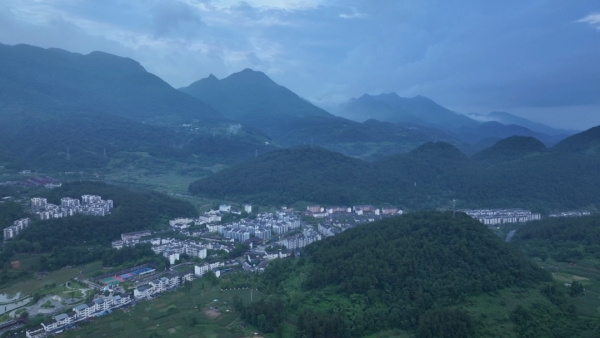 武陵山鎮(zhèn)、大木鎮(zhèn)群山環(huán)抱、風景宜人。涪陵區(qū)融媒體中心供圖