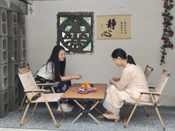 游客休閑度假。涪陵區(qū)融媒體中心供圖