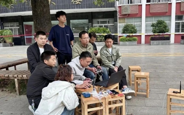 無(wú)人機(jī)培訓(xùn)實(shí)操。武隆區(qū)職教中心供圖