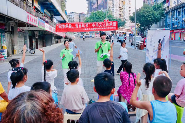 小朋友們積極回答問題。重慶電力高等專科學(xué)校供圖