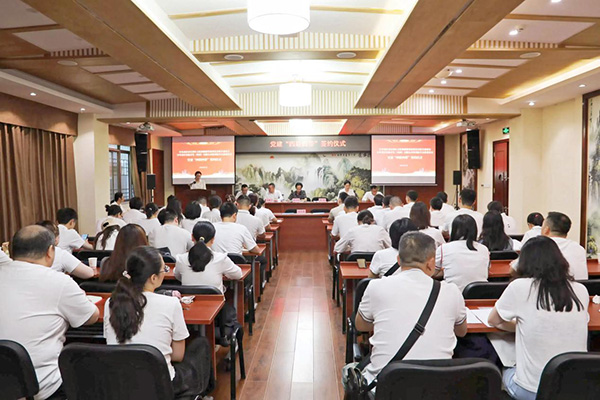 簽約儀式現(xiàn)場。中國綠發(fā)重慶公司供圖