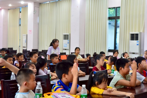 多語種課堂現(xiàn)場(chǎng)。吳倩攝