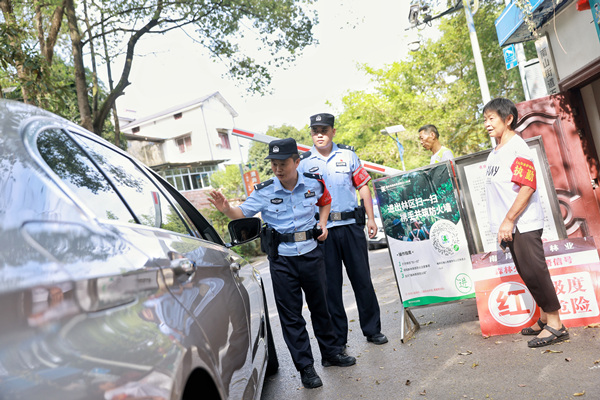 民警在執(zhí)勤中。南岸區(qū)公安分局供圖
