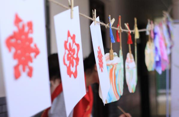 剪紙作品。重慶電力高等?？茖W(xué)校經(jīng)濟(jì)管理學(xué)院供圖