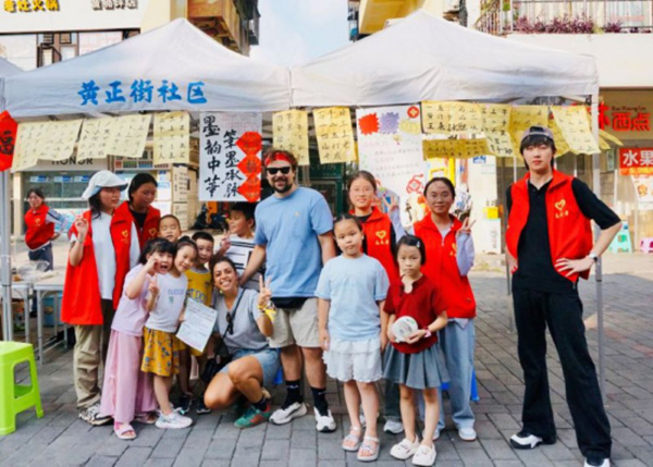 非遺游園嘉年華。重慶電力高等?？茖W(xué)校經(jīng)濟(jì)管理學(xué)院供圖