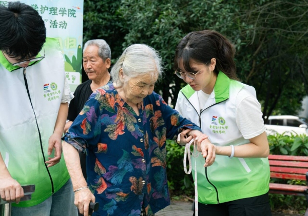 愛(ài)心義診活動(dòng)。甘世杰攝