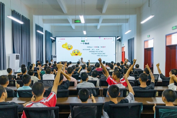 講座現(xiàn)場。重慶理工大學(xué)供圖