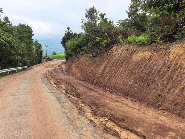 拓寬的北雞路。楊晨攝