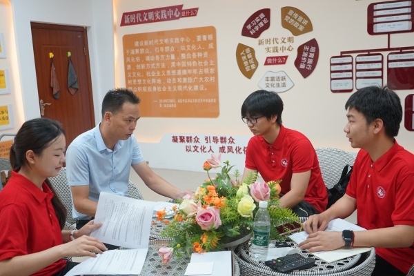 劉重輝講述傳承故事。張淋攝