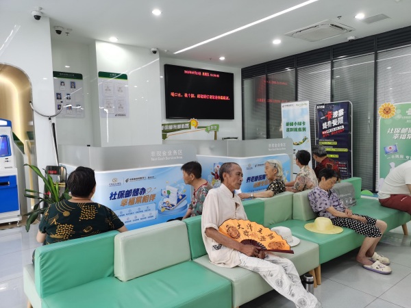 網點開放納涼區(qū)域。郵儲銀行重慶分行供圖