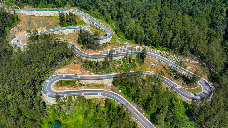 桂陽(yáng)街道十路村鄉(xiāng)村公路。墊江縣融媒體中心供圖 第1眼TV-華龍網(wǎng)發(fā)
