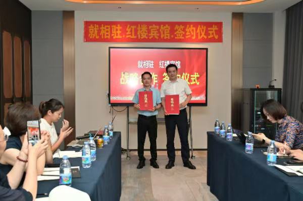 簽約現(xiàn)場(chǎng)。任峰攝