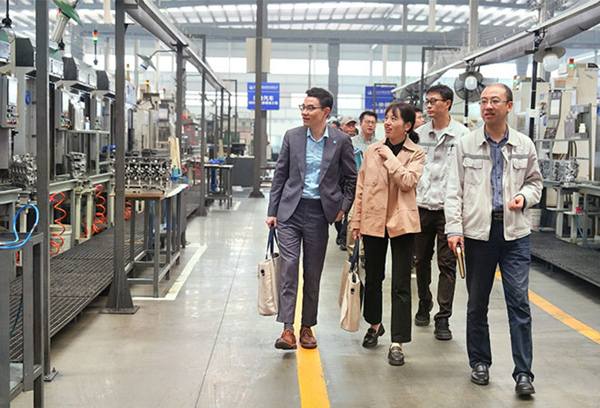 “重慶制造企業(yè)案例行”團隊走進秦安機電。重慶理工大學供圖