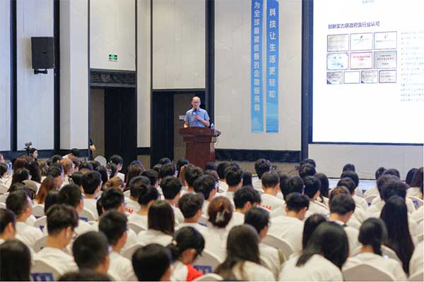 馬上消費(fèi)董事長(zhǎng)趙國(guó)慶講述創(chuàng)業(yè)歷程。馬上消費(fèi)供圖