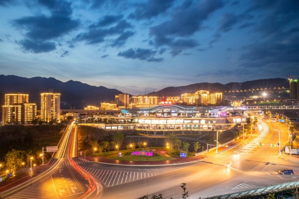 黃石高鐵新城夜景。云陽縣委改革辦供圖