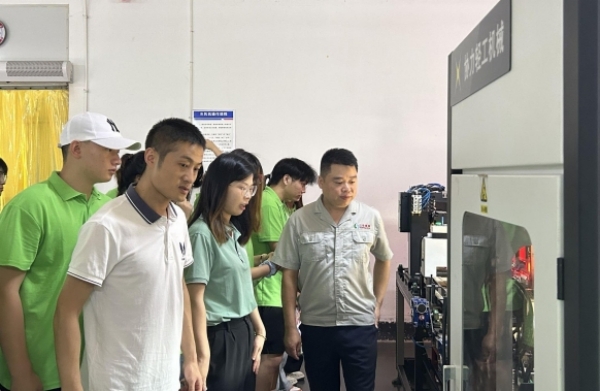 實踐團參觀自動化車間。重慶理工大學(xué)供圖