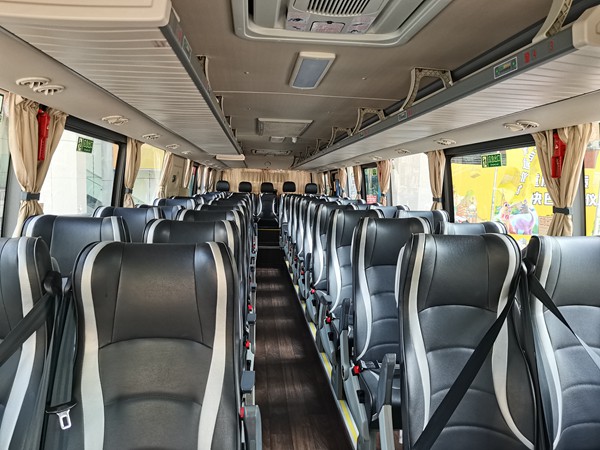 便民快巴車輛內(nèi)部。徐粘琴攝