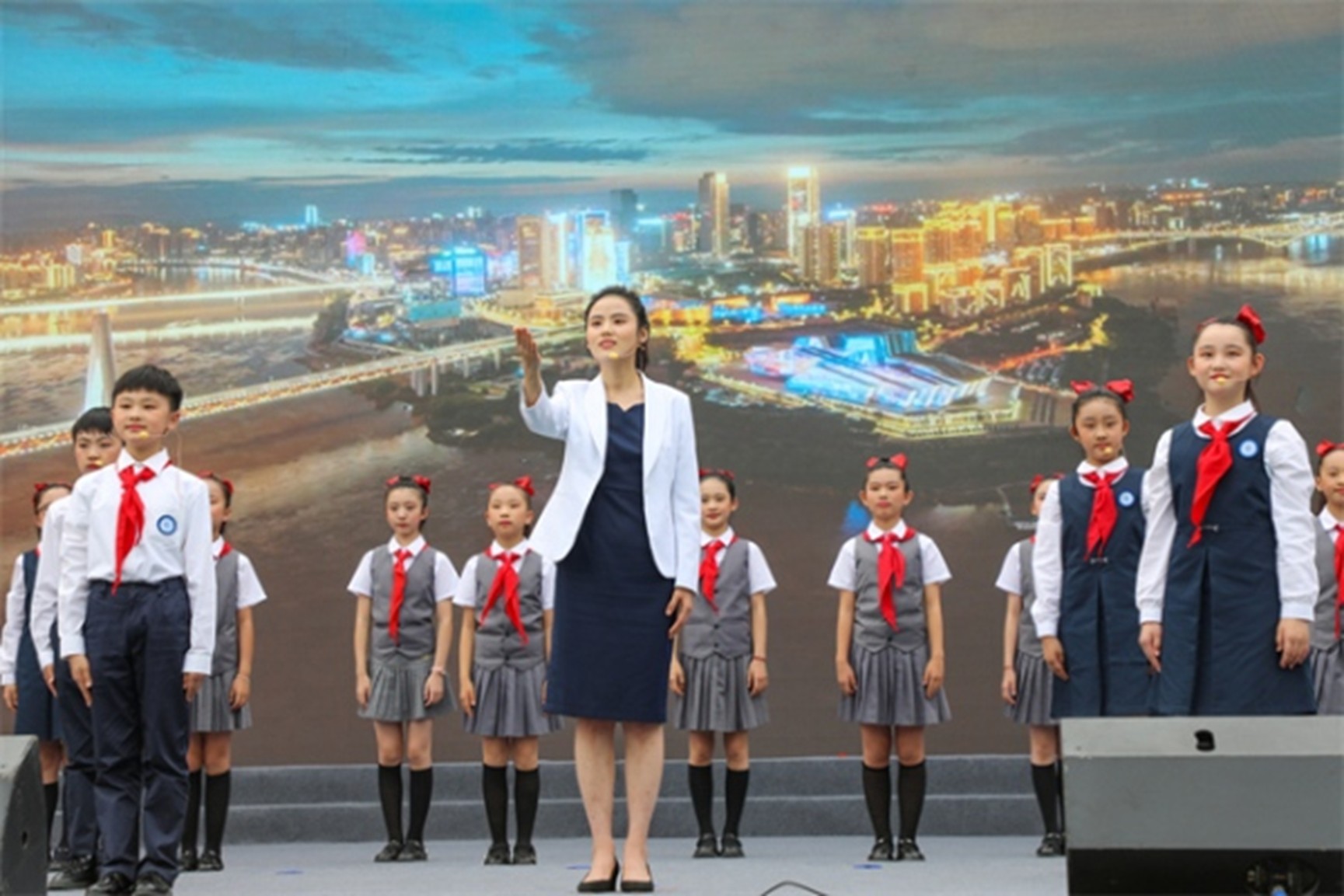 江北區(qū)2024年“榜樣力量”大思政主題活動(dòng)暨新時(shí)代好少年發(fā)布會(huì)現(xiàn)場(chǎng)。江北區(qū)委宣傳部供圖