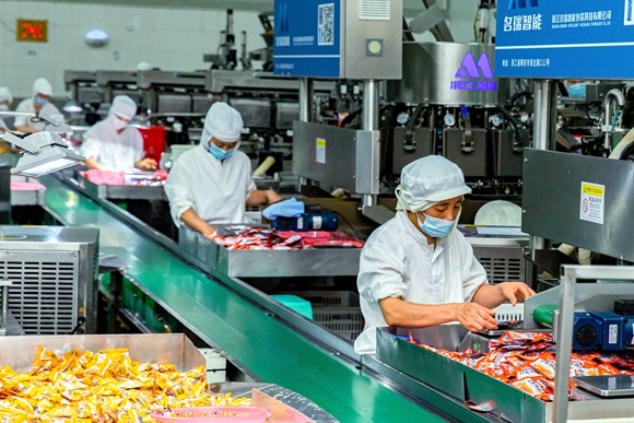 重慶天潤(rùn)食品開(kāi)發(fā)有限公司生產(chǎn)現(xiàn)場(chǎng)。北碚區(qū)委宣傳部供圖 第1眼TV-華龍網(wǎng)發(fā)