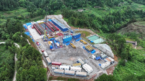 用水權(quán)交易助推中石化綦陸頁1井勘探工程壓裂施工。周禹攝