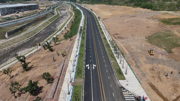 城西新興產(chǎn)業(yè)集聚區(qū)重要路網(wǎng)及配套設(shè)施項(xiàng)目。申淑萍攝