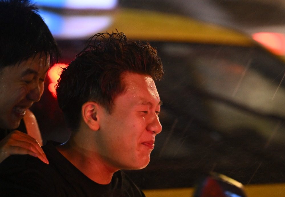 8月6日晚，南岸區(qū)水云路，市民在雨中騎行。記者 謝智強(qiáng) 攝