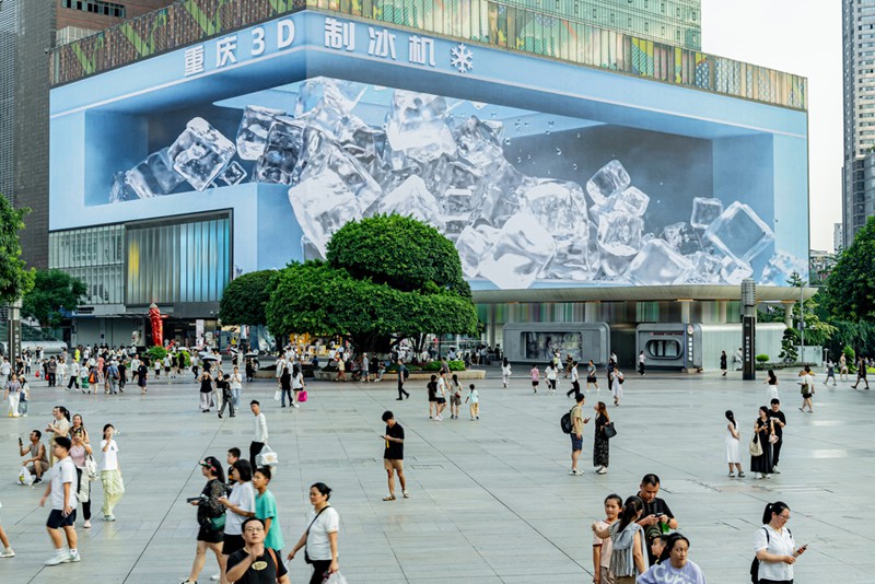 3788“亞洲之光”巨幕化身3D制冰機(jī)。巨幕運(yùn)營方供圖