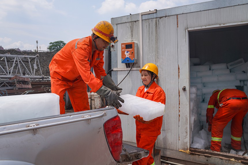 高溫“烤”驗(yàn)隧道施工 物理降溫“冰”力全開(kāi)
