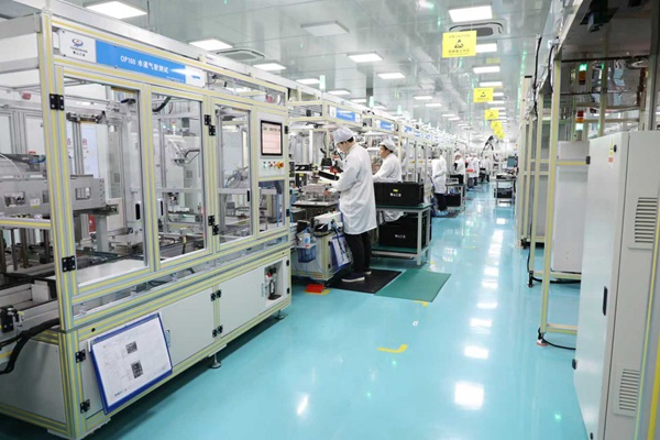 青山工業(yè)電控產(chǎn)線正加足馬力忙生產(chǎn)。青山工業(yè)供圖