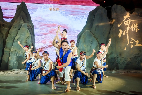 國家級非遺傳承人、江北區(qū)曲協(xié)榮譽主席曹光裕及團隊帶來演繹《川江號子》。江北區(qū)委宣傳部供圖