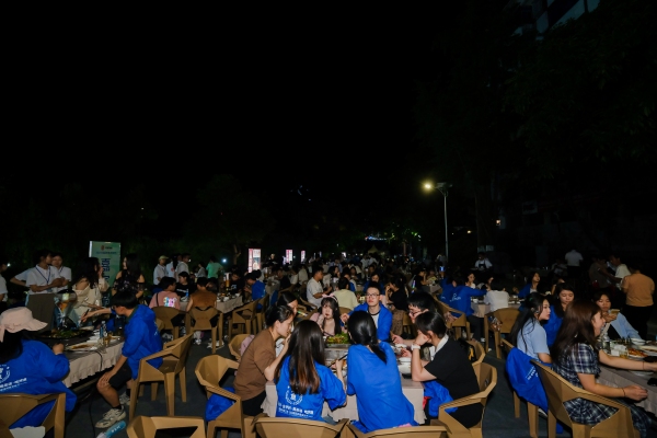 萬人開啟漫灘路上吃巫溪烤魚盛宴。受訪者供圖